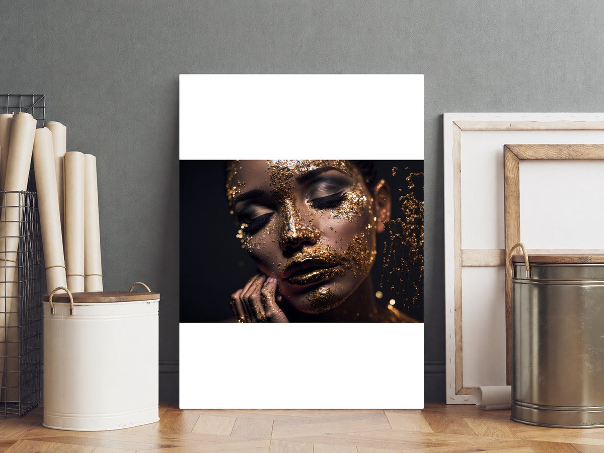 Visage en Or Pur — sur le mur